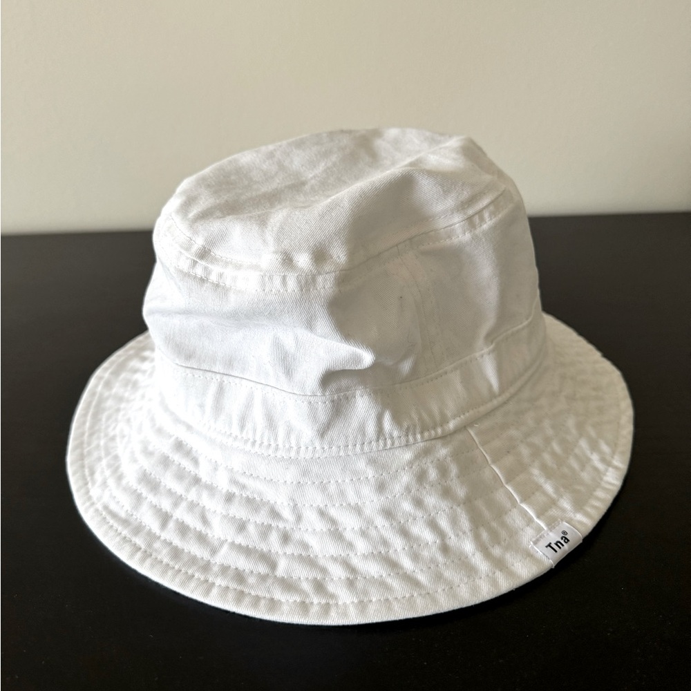 Aritzia (TNA) Bucket Hat - Size S/M - White